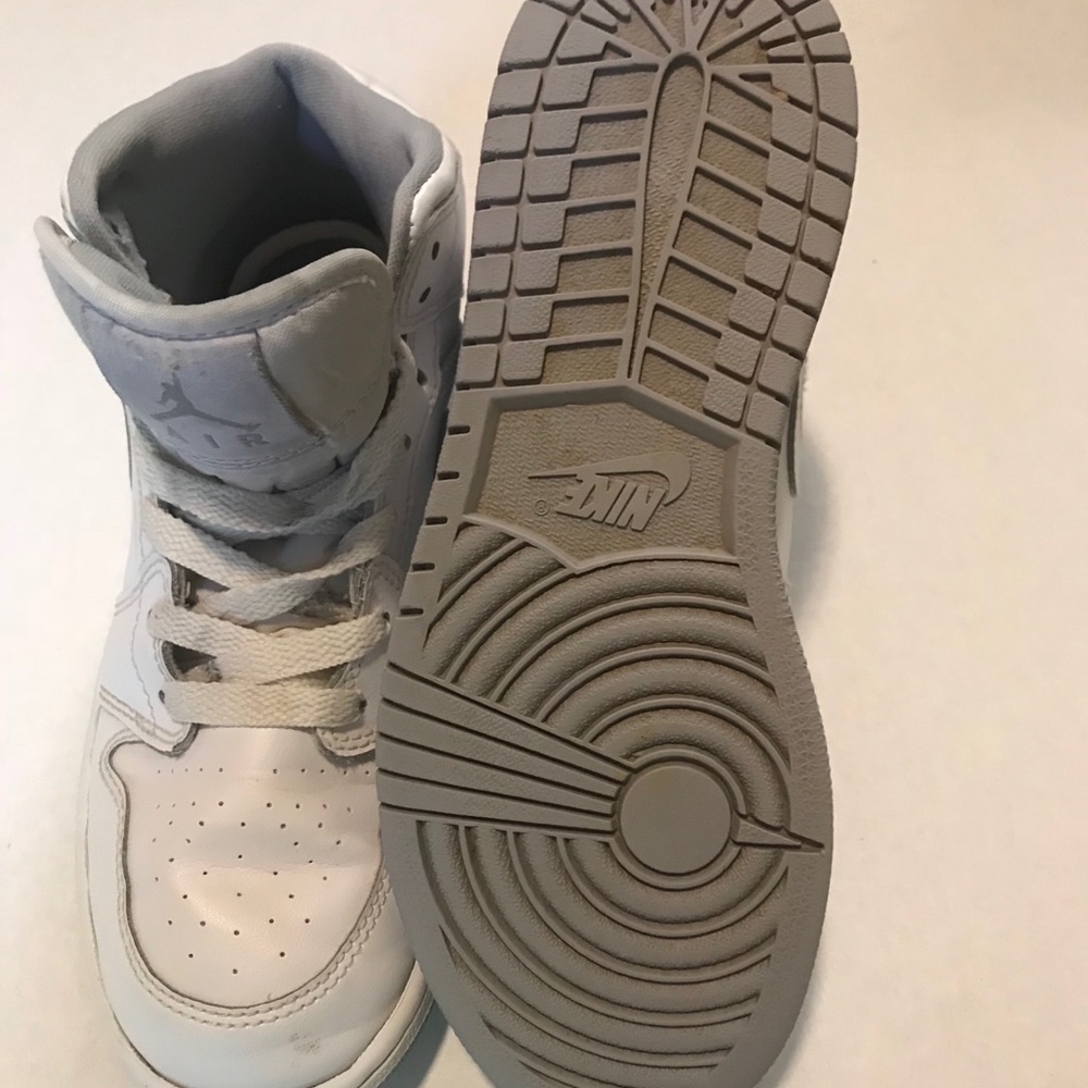 Big kid air Jordans kids size 4